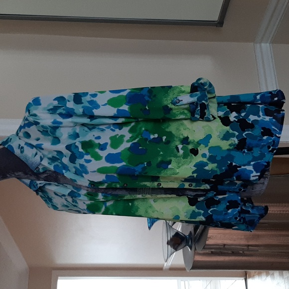 NY🌱CollectionFloral loose, flowy blouse. Size S Oversized. - Picture 3 of 5